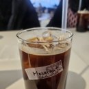 제기42 | [내돈내산] 청량리 대형 카페 한가로이 : 내부에 '실내 정원' 수조가? 직장인의 솔직 후기(+커피 맛은..)