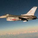 미 공군, F-16전투기에서 B61-12 전술핵폭탄 비활성탄 투하 시험 실시 이미지