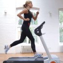 바벨과 사람 헬스클럽 이미지