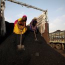 인도, 건조한 날씨로 인해 정전 우려가 촉발되면서 전력 공급을 위해 더 많은 석탄 연소 이미지