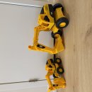 CAT Excavator 새 장난감 2개 총 $10 이미지