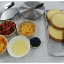 가족과 함께 케이크 만들기 이미지