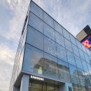 홍대입구역 2번 출구 삼성스토어 앞 이미지