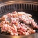 고기 굽는 남자 이미지