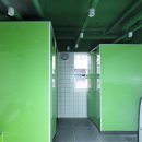 (주)동국기업 | 그린&레드의 강렬한 반전 매력! 밀양 미리미동국 화장실 칸막이 시공