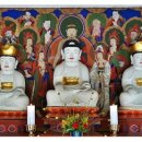 함안 장춘사 석조석가여래삼존좌상 이미지