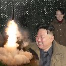 새 ICBM 쥔 김정은 “극도의 공포” 위협 전방위 봉쇄책 세워야 이미지