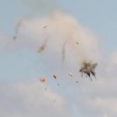EA-18G 그라울러 2대가 에어쇼 시범비행 도중 충돌 이미지