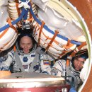 국제 우주 정거장에 발사 준비가 된 3인 러시아 승무원 이미지