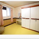 호숫가의 하얀집 이미지