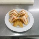 French Toast Sandwich(프렌치 토스트 샌드위치) ; 프랑스식 토스트로 만든 샌드위치 이미지