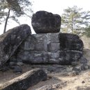 고인돌(보호각) 이미지