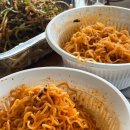 똥꼬들의 수다 이미지