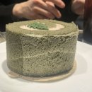 디티코리아 | 스타벅스 부드러운 쑥 팥 생크림롤 맛 후기