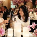 김건희와 안젤리나 졸리, 닮은꼴 스타일의 건배 투샷 장면 화제 이미지