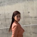 라이트 브라운 컬러의 팬츠와 재킷의 완벽한 파워 슈트룩 강소라, 출산 후 더 날씬해진 파워 슈트룩! '컴백 준비 끝' 이미지