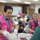 더위 식힌 구수한 곤드레 향기… 제천 ‘사랑의 밥차’ 강원향우회와 온정 빚다 이미지