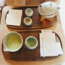 황금빛 가로수길 | 신사동 가로수길 카페 ‘팟리추얼’, 아더에러와 함께 즐기는 도심 속 휴식