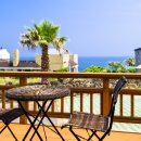 바다 위 언덕 이미지