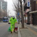 검정 비닐봉지 안에 137만원…김밥집 주인에 돌려준 미화원 이미지