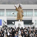 대통령 축사 듣는 해군사관학교 졸업생들/임관 선서하는 신임 장교들 이미지