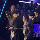 미국 비주류 bts ama 두번째 대상 수상에 자지러지는 팬들 모음 이미지