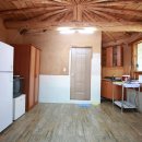 폭포가 있는 캠핑장 이미지