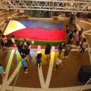 오늘은 독립기념일! 꽃으로만든 대형 필리핀 국기 앞에서~ 이미지