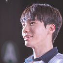 펜스 너머로 가을바람이 불기 시작해 이미지