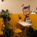 카페 음료와 디저트 이미지