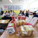 [한겨레] 어른보다 나은 아이들…“빵 먹어도 괜찮아, 조리선생님 처우 개선해 줘요” 이미지