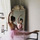 성인 스트레칭 발레 이미지