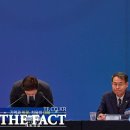 장마철에 재해방지대책은 안세우고 소맥에 삽겹살이나처먹고있고..수해 터지곤 감자전 만찬이나하고있는 이미지