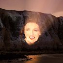 Dame Vera Lynn white cliffs of Dover campaign hits £1m 이미지