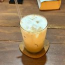 씨유 합정카페거리점 | 합정 베이커리 커피폴리 주차 가능한 대형카페 소금빵 멜버른 차이 밀크티 후기