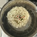 용가리 | 중독적인 매운맛 하림 용가리 불 볶음면 후기