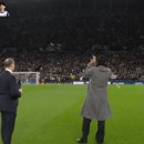 [토트넘 vs 슬라비아] 손흥민, 경기장에 입장 후 팬들에게 인사 후 작별인사.gif 이미지