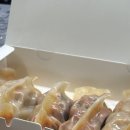 신전떡볶이 신사점 | 25.10.03-11.26 나의 사랑 춘만두와 피자 그리고 마늘보쌈