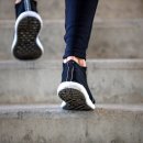 [길 뉴스] 하루 10,000보 vs. 계단 5층 걷기. 건강 효과는? 이미지