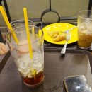 메가커피 앞 이미지