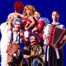 시대는 서커스의 코끼리 타고 이미지