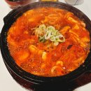 그럼에도 웃어라 즐거워서가 아니라 웃을 일이 없기 때문에 [5월 정산]