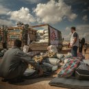 시리아: 겨울의 초입, 온기를 위해 신발을 태운 캠프 피난민들 이미지