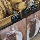 탑고잉 | [베이커리 무이] 4월의 빵 칠리독 ㅣ 천하제빵 소금빵 탑티어 무이의 실패없는 소세지빵