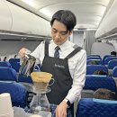 “비행기에서 직접 커피 내려드려요~” 에어부산, 기내 바리스타 특화 서비스 재개 이미지