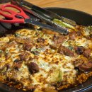 닭강정대(VS)찜닭 | 홍대 밥집 옹다래찜닭 순살치즈찜닭 후기