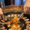 전골과  삼겹살 | [서울/용산구] 무쇠김치삼겹 한남점 :: 이태원맛집 김치전골과 삼겹살의 환상 조합! 🥩🔥