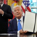 US plan for $100,000 H-1B visa fee 미국, H-1B 비자수수료 천달러에서 10만달러로 인상 이미지