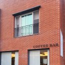 동중5길 | 양산 범어, 저녁에 더욱 빛나는 ‘빌리 커피 바’에서 마주한 은은한 조명과 커피 풍경