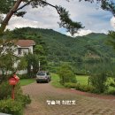 호숫가의 하얀집 이미지